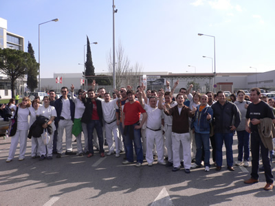 Concentració treballadors/es de SAS davant les portes de SEAT Martorell